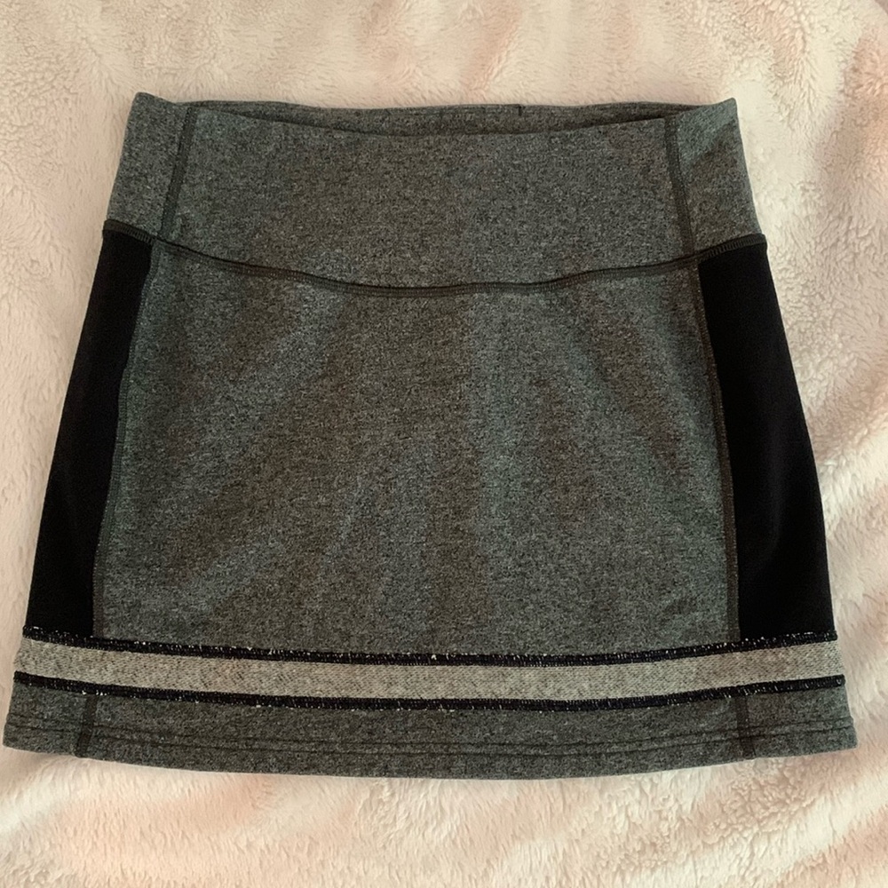 Lululemon gray and black skirt, 6